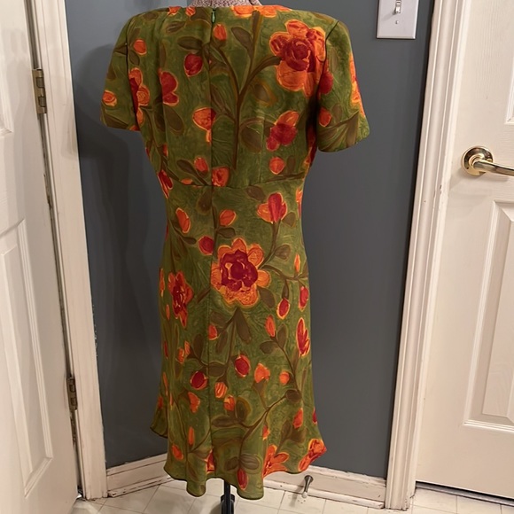 Beautiful dress by Jeffrey and Dara size 12 - Picture 3 of 4